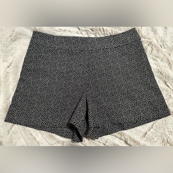 *BOGO* Margaret M Slimming Pant Monochrome Patterned High Waist Shorts - Picture 1 of 10